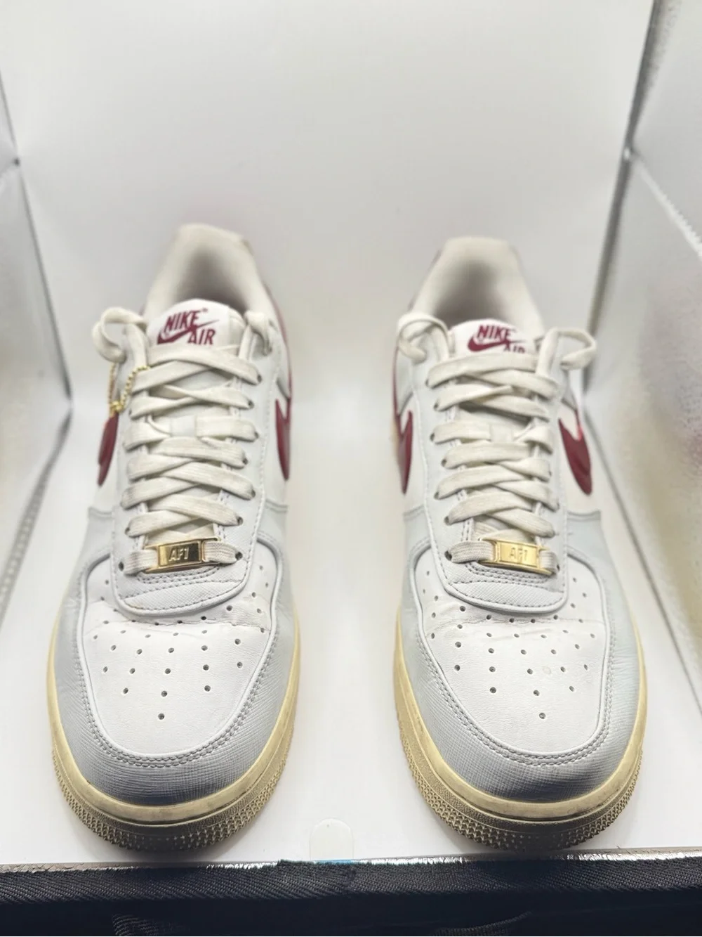 NIKE AIR FORCE 1 07 SE PHOTON DUST-TEAM RED SZ 9